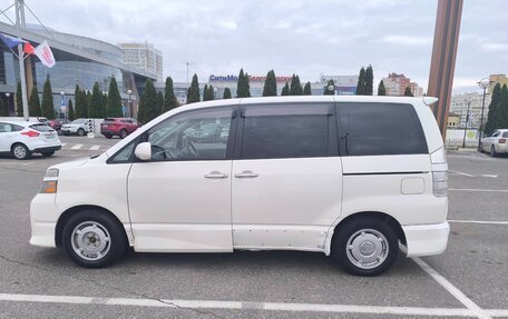 Toyota Voxy II, 2004 год, 720 000 рублей, 2 фотография