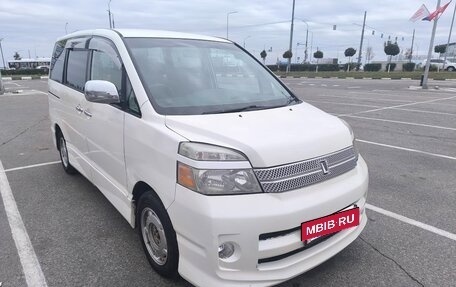 Toyota Voxy II, 2004 год, 720 000 рублей, 4 фотография