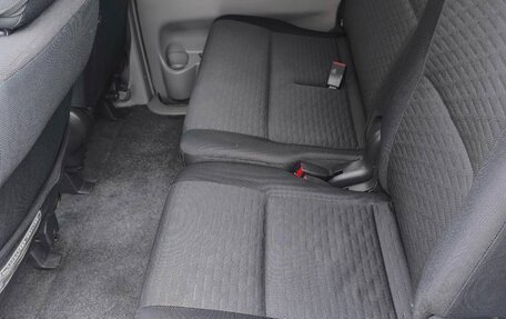 Toyota Voxy II, 2004 год, 720 000 рублей, 14 фотография