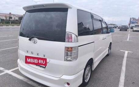 Toyota Voxy II, 2004 год, 720 000 рублей, 6 фотография