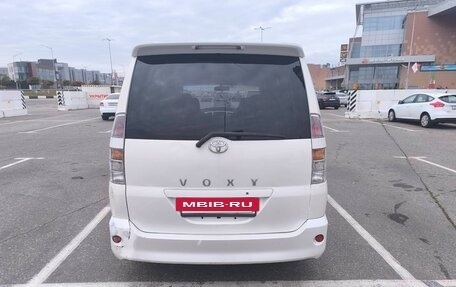 Toyota Voxy II, 2004 год, 720 000 рублей, 7 фотография