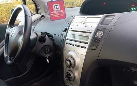 Toyota Yaris III рестайлинг, 2008 год, 450 000 рублей, 13 фотография