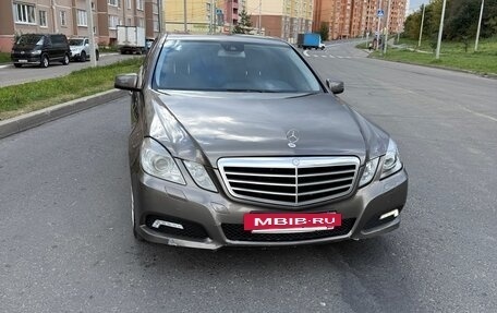 Mercedes-Benz E-Класс, 2010 год, 1 200 000 рублей, 3 фотография