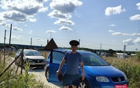 Volkswagen Touran III, 2005 год, 600 000 рублей, 1 фотография