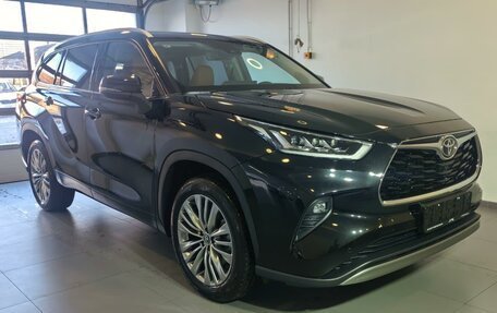 Toyota Highlander, 2025 год, 3 фотография