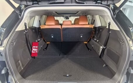 Toyota Highlander, 2025 год, 22 фотография