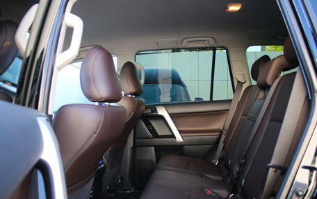 Toyota Land Cruiser Prado 150 рестайлинг 2, 2022 год, 5 800 000 рублей, 9 фотография