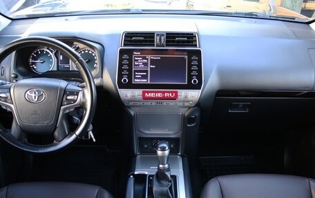 Toyota Land Cruiser Prado 150 рестайлинг 2, 2022 год, 5 800 000 рублей, 6 фотография