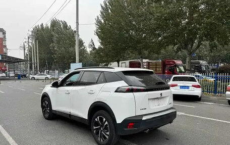Peugeot 2008 II, 2022 год, 1 950 000 рублей, 5 фотография