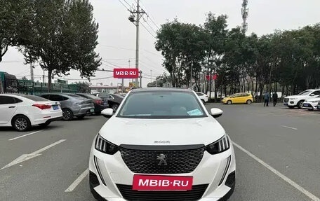 Peugeot 2008 II, 2022 год, 1 950 000 рублей, 2 фотография