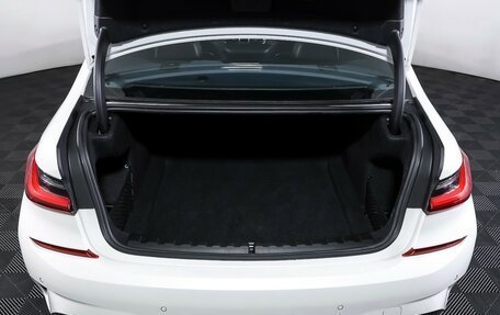 BMW 3 серия, 2019 год, 3 629 000 рублей, 10 фотография