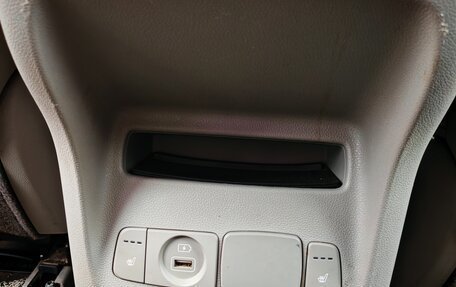 KIA Carnival III, 2018 год, 2 100 000 рублей, 14 фотография