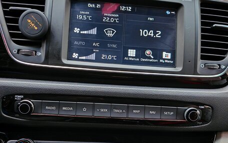 KIA Carnival III, 2018 год, 2 100 000 рублей, 10 фотография