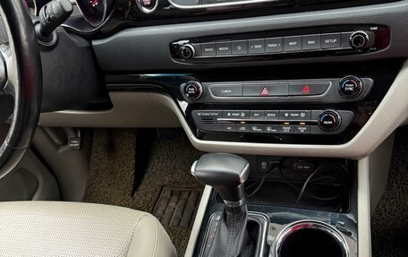 KIA Carnival III, 2018 год, 2 100 000 рублей, 20 фотография