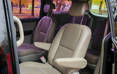 KIA Carnival III, 2018 год, 2 100 000 рублей, 18 фотография