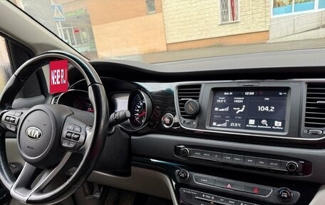 KIA Carnival III, 2018 год, 2 100 000 рублей, 21 фотография