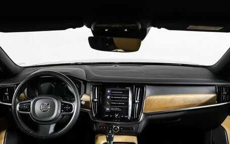 Volvo S90 II рестайлинг, 2018 год, 3 050 000 рублей, 17 фотография