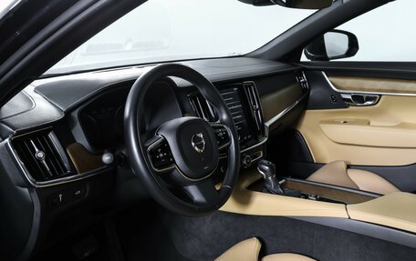 Volvo S90 II рестайлинг, 2018 год, 3 050 000 рублей, 15 фотография