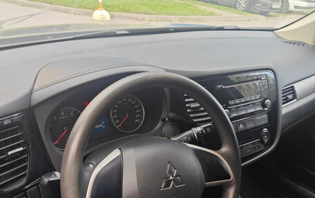 Mitsubishi Outlander III рестайлинг 3, 2015 год, 1 400 000 рублей, 8 фотография