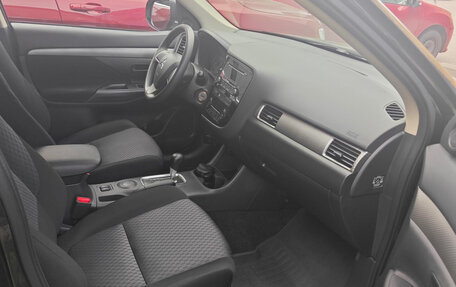 Mitsubishi Outlander III рестайлинг 3, 2015 год, 1 400 000 рублей, 7 фотография