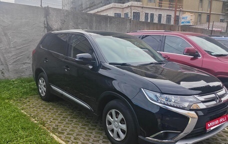 Mitsubishi Outlander III рестайлинг 3, 2015 год, 1 400 000 рублей, 2 фотография