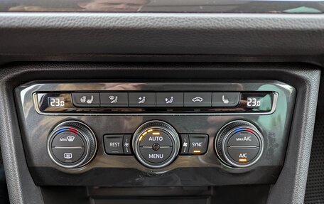 Volkswagen Tiguan II, 2019 год, 2 370 000 рублей, 23 фотография