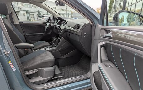 Volkswagen Tiguan II, 2019 год, 2 370 000 рублей, 30 фотография