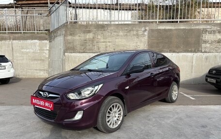 Hyundai Solaris II рестайлинг, 2012 год, 910 000 рублей, 2 фотография