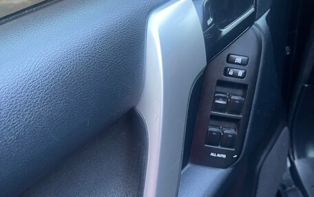 Toyota Land Cruiser Prado 150 рестайлинг 2, 2019 год, 3 900 000 рублей, 3 фотография