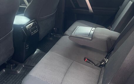 Toyota Land Cruiser Prado 150 рестайлинг 2, 2019 год, 3 900 000 рублей, 7 фотография