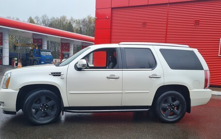 Cadillac Escalade III, 2011 год, 1 850 000 рублей, 2 фотография