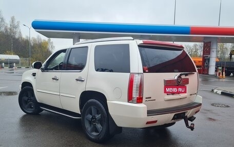 Cadillac Escalade III, 2011 год, 1 850 000 рублей, 3 фотография