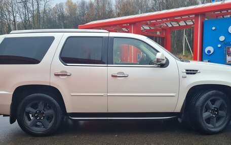 Cadillac Escalade III, 2011 год, 1 850 000 рублей, 6 фотография