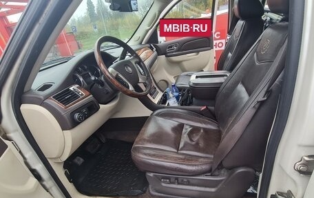 Cadillac Escalade III, 2011 год, 1 850 000 рублей, 10 фотография