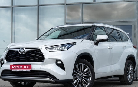 Toyota Highlander, 2024 год, 6 890 000 рублей, 2 фотография