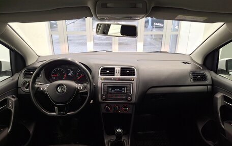 Volkswagen Polo VI (EU Market), 2018 год, 999 000 рублей, 12 фотография