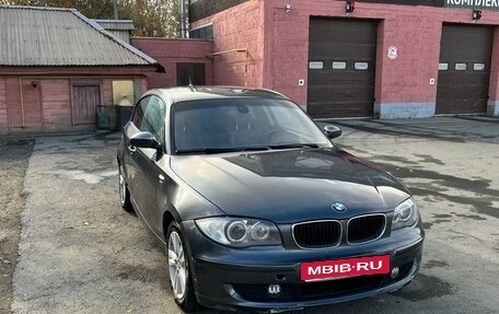 BMW 1 серия, 2007 год, 800 000 рублей, 1 фотография