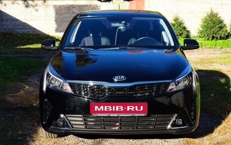 KIA Rio IV, 2020 год, 1 590 000 рублей, 3 фотография