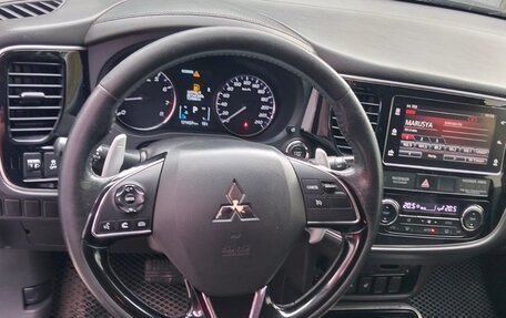 Mitsubishi Outlander III рестайлинг 3, 2018 год, 1 850 000 рублей, 10 фотография