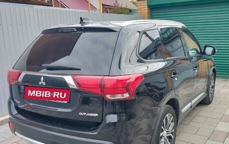 Mitsubishi Outlander III рестайлинг 3, 2018 год, 1 850 000 рублей, 12 фотография