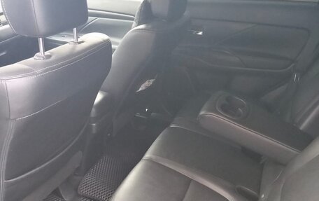 Mitsubishi Outlander III рестайлинг 3, 2018 год, 1 850 000 рублей, 16 фотография