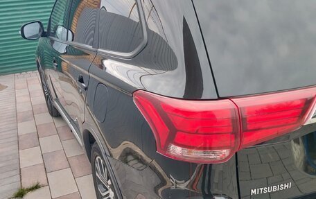 Mitsubishi Outlander III рестайлинг 3, 2018 год, 1 850 000 рублей, 13 фотография