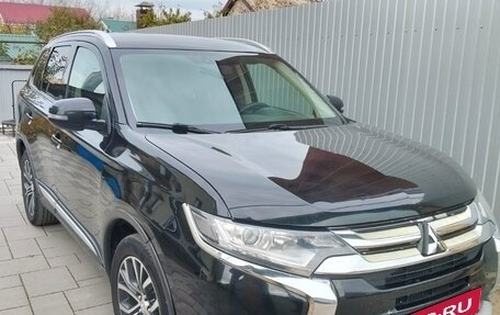 Mitsubishi Outlander III рестайлинг 3, 2018 год, 1 850 000 рублей, 2 фотография