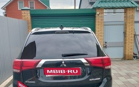 Mitsubishi Outlander III рестайлинг 3, 2018 год, 1 850 000 рублей, 4 фотография