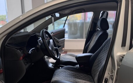 Toyota Avensis III рестайлинг, 2003 год, 512 000 рублей, 10 фотография