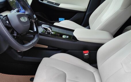 Geely Atlas, 2023 год, 2 250 000 рублей, 6 фотография