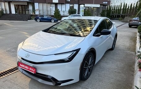 Toyota Prius IV XW50, 2023 год, 3 850 000 рублей, 1 фотография