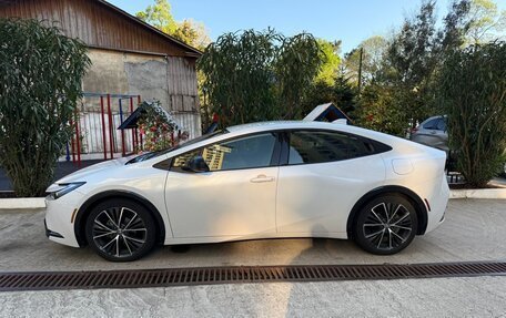 Toyota Prius IV XW50, 2023 год, 3 850 000 рублей, 4 фотография