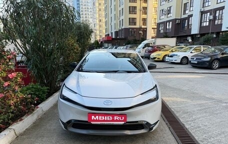 Toyota Prius IV XW50, 2023 год, 3 850 000 рублей, 2 фотография