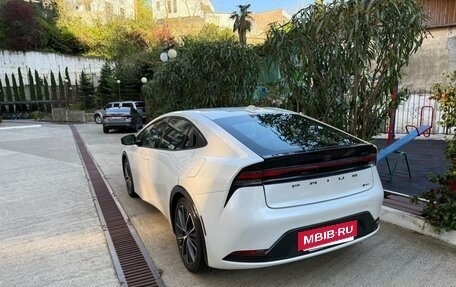 Toyota Prius IV XW50, 2023 год, 3 850 000 рублей, 6 фотография